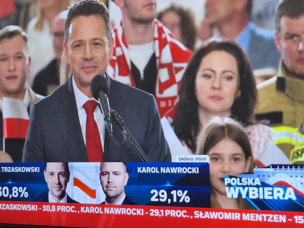 Wieczór wyborczy w sztabie Rafała Trzaskowskiego w Nowym Sączu. Euforia: JEST! Brawo…[FILM, ZDJĘCIA] 