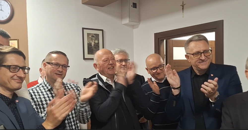 Wieczór wyborczy w sztabie Rafała Trzaskowskiego w Nowym Sączu. Euforia: JEST! Brawo…[FILM, ZDJĘCIA] 