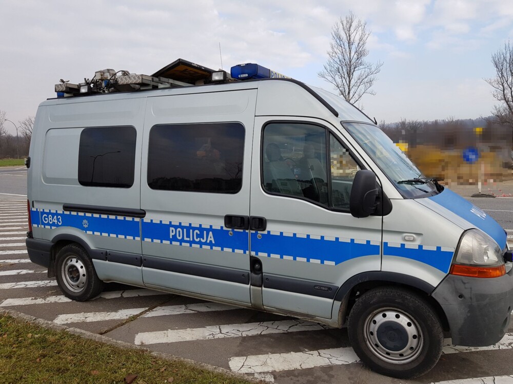 Wypadek na oznakowanym przejściu dla pieszych. Samochód potrącił 70-letniego mężczyznę