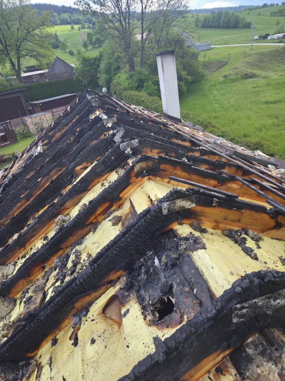 Pożar stolarni pod Nowym Sączem. Z ogniem walczyło kilkudziesięciu strażaków [ZDJĘCIA]