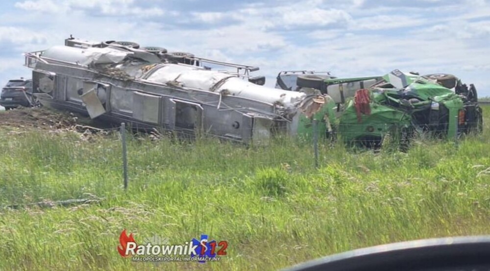 Z ostatniej chwili: dramatyczny wypadek na autostradzie A4. Ciężarówka leży na boku, trwa akcja ratunkowa