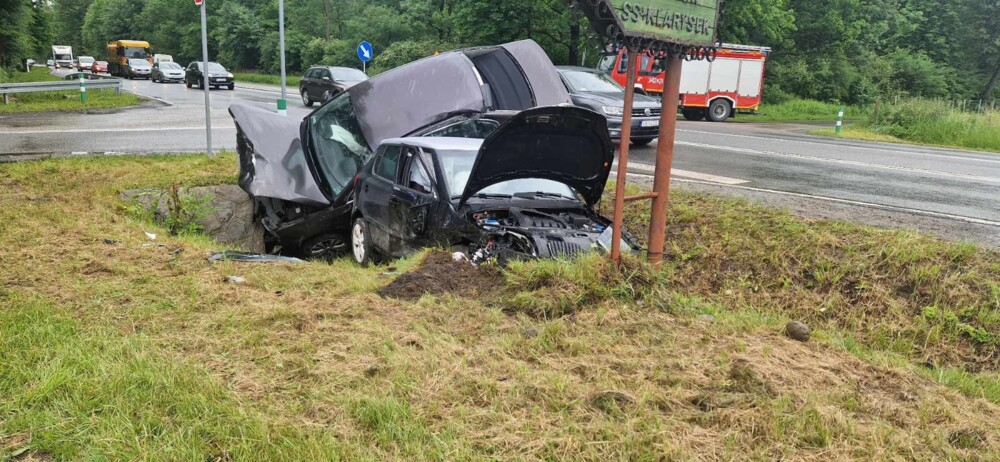 Straszny wypadek w Starym Sączu! Samochody rozbite, kierowcy w szpitalu [ZDJĘCIA]