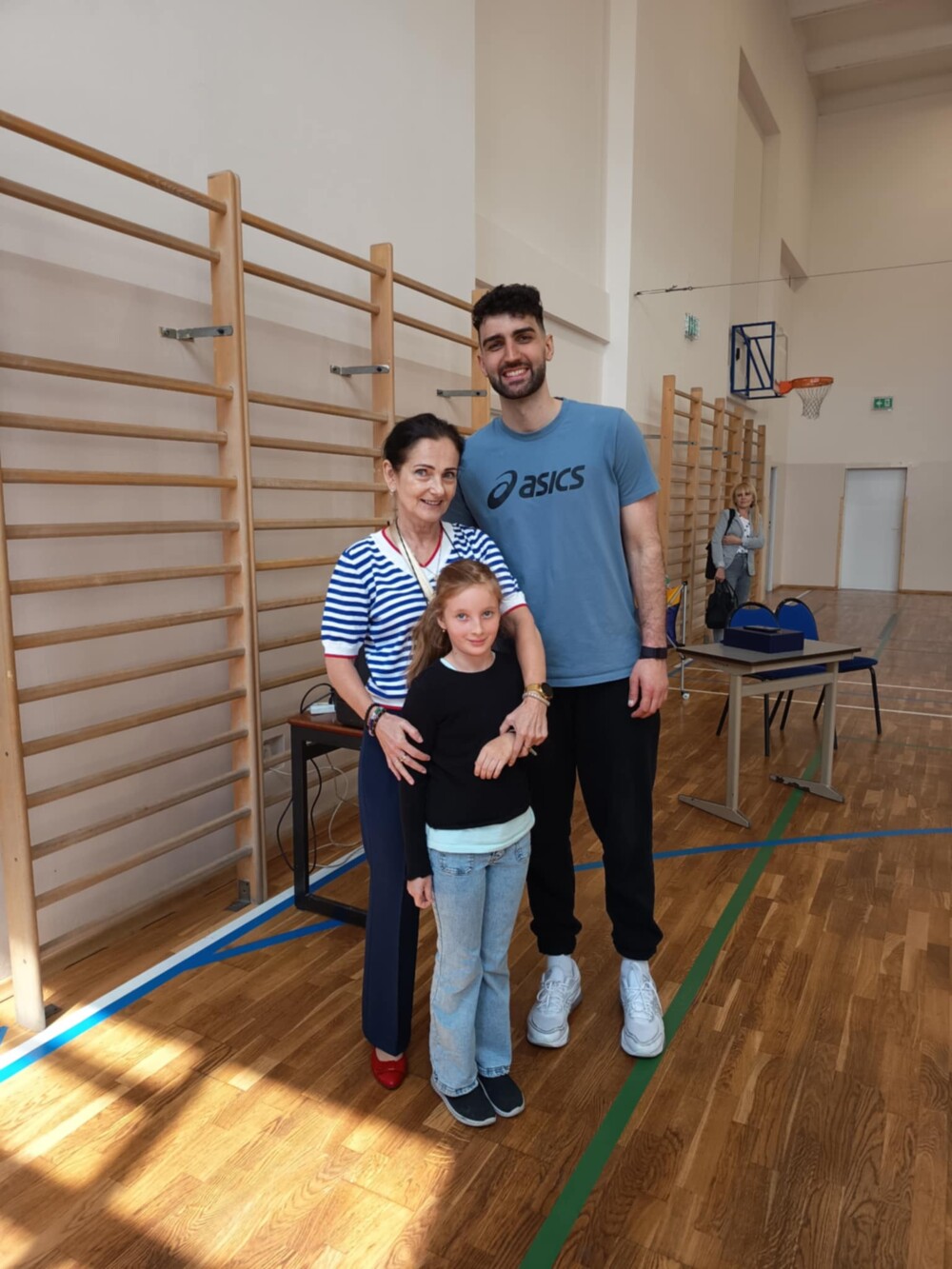 Znany siatkarz odwiedził  Szkołę Podstawową nr 20. To sportowiec nie tylko ze złotym medalem, ale i złotym sercem