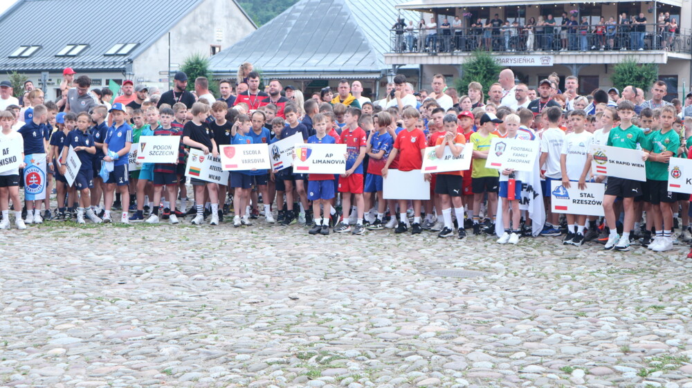 RemarLand Sokolik Cup rozpoczęty! Najlepszy kluby z Europy przyjechały do Starego Sącza [ZDJĘCIA]