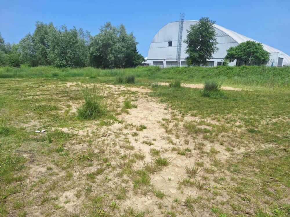 Tyle zostało po plaży nad rzeką Kamienica w Nowym Sączu. Jeszcze nie tak dawno wypoczywali tam mieszkańcy [ZDJĘCIA]