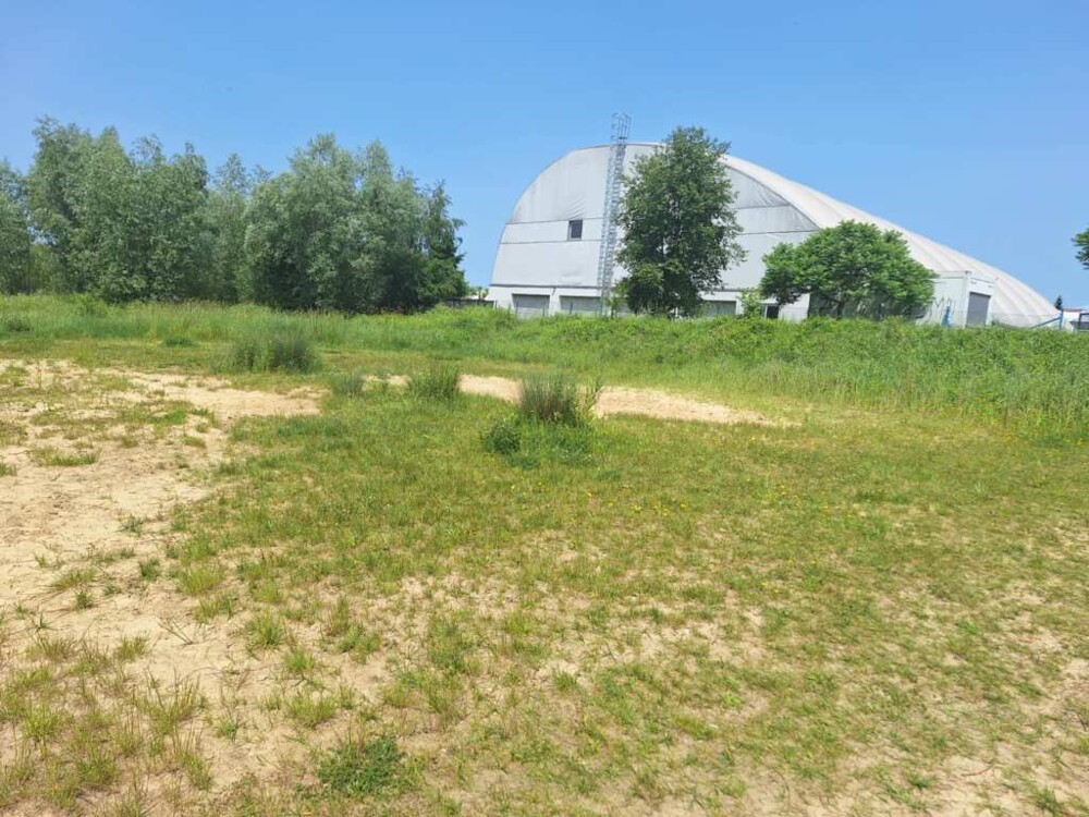 Tyle zostało po plaży nad rzeką Kamienica w Nowym Sączu. Jeszcze nie tak dawno wypoczywali tam mieszkańcy [ZDJĘCIA]