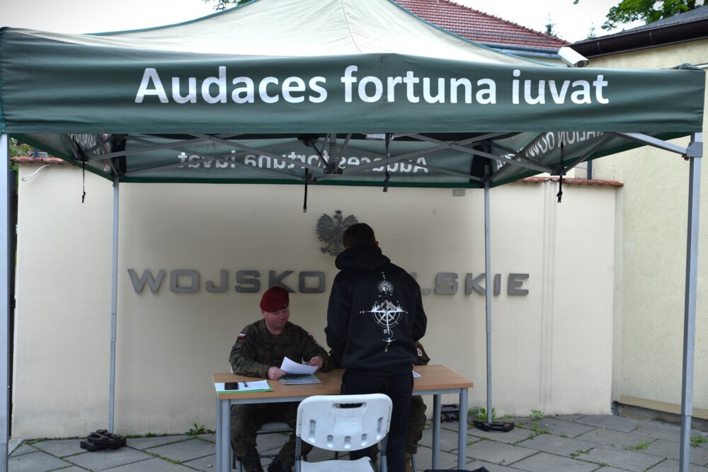 Zamiast do pracy w polu, na pole bitwy. Letnia akcja wojska