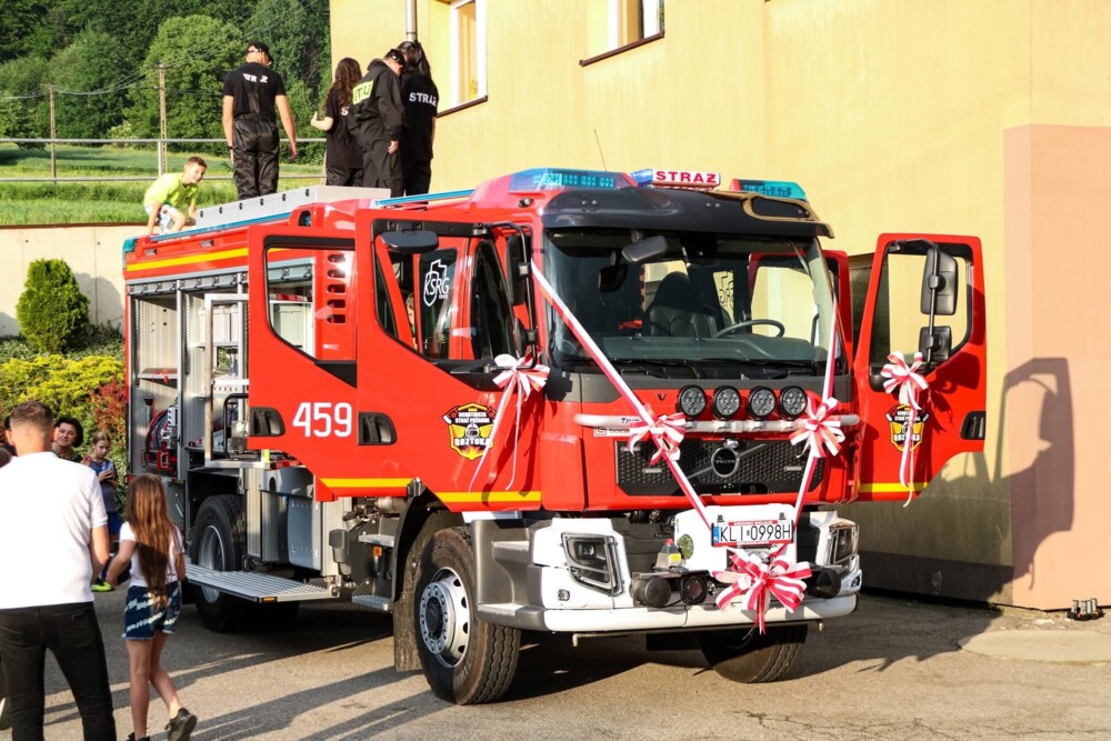 Nowy wóz ratowniczo-gaśniczy to spełnienie marzeń strażaków OSP w Roztoce! Wreszcie go dostali [ZDJĘCIA]