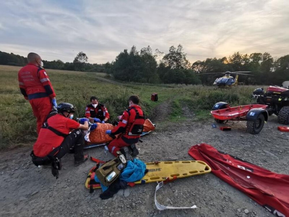 Wypadek w Beskidach. Turyści reanimowali swojego kolegę, przyleciał po niego LPR