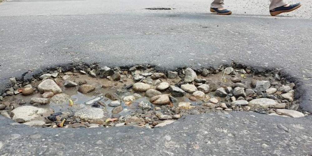 Nowy Sącz: a na osiedlach to już dziur nie będą łatać? Fotointerwencja