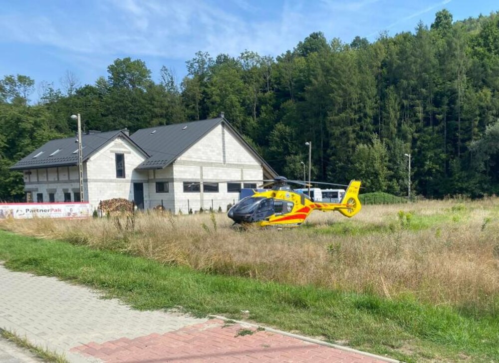 Nieszczęśliwy wypadek podczas prac ziemnych. W Jazowsku lądował śmigłowiec LPR