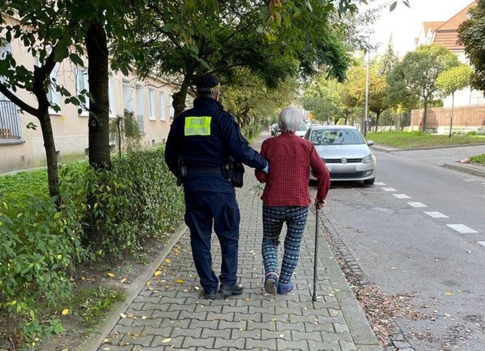 Błąkała się bez celu. Nie wiedziała, jak się nazywa i gdzie mieszka 