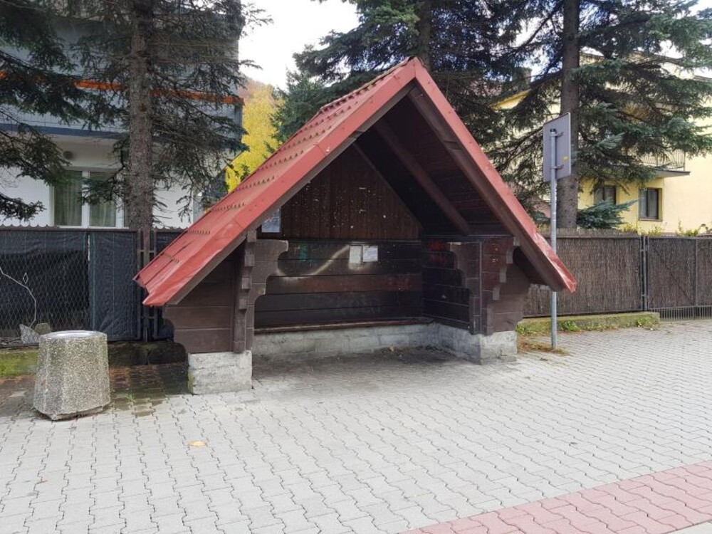O Matulu, jak ten przystanek śmierdzi! A to samo centrum Rytra