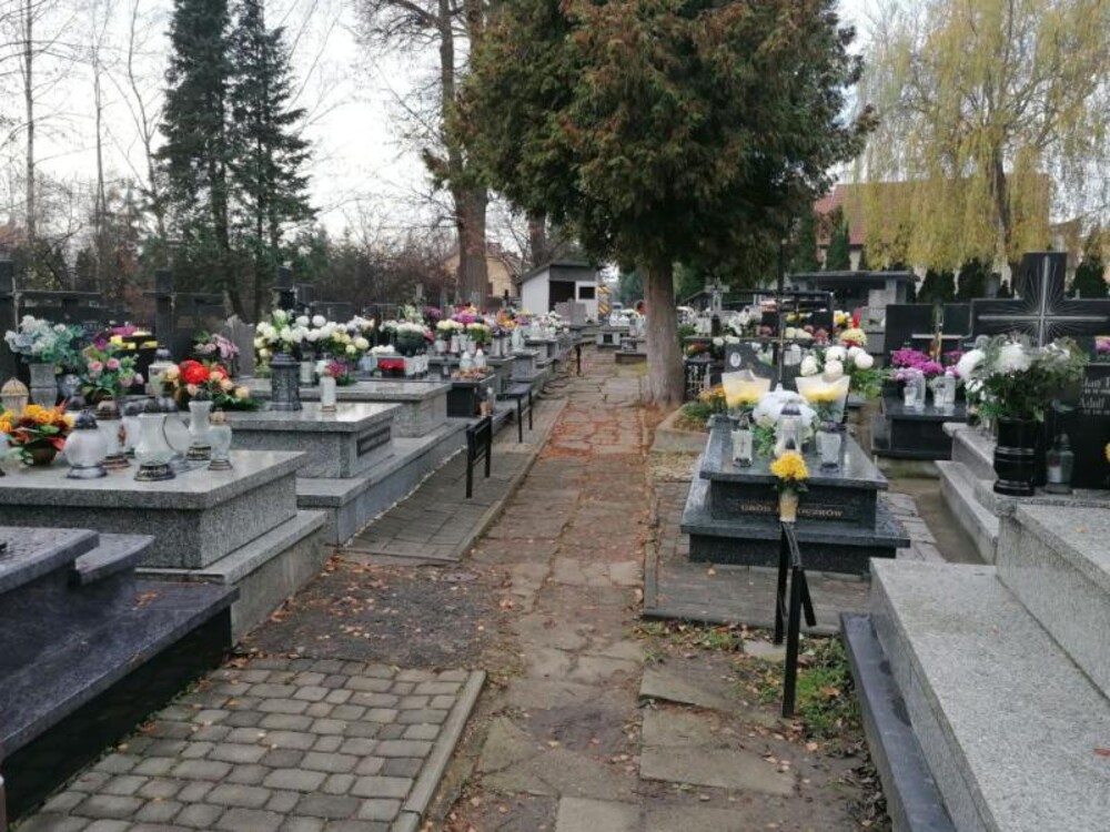 Pogrzeby znowu dominują. Kolejne miesiąc przyniósł bardzo niepokojące dane