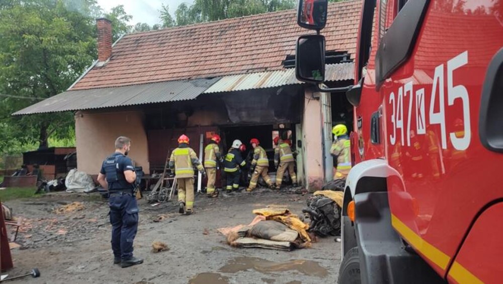 Pożar w Nowym Sączu. Spłonął warsztat samochodowy [ZDJĘCIA] 