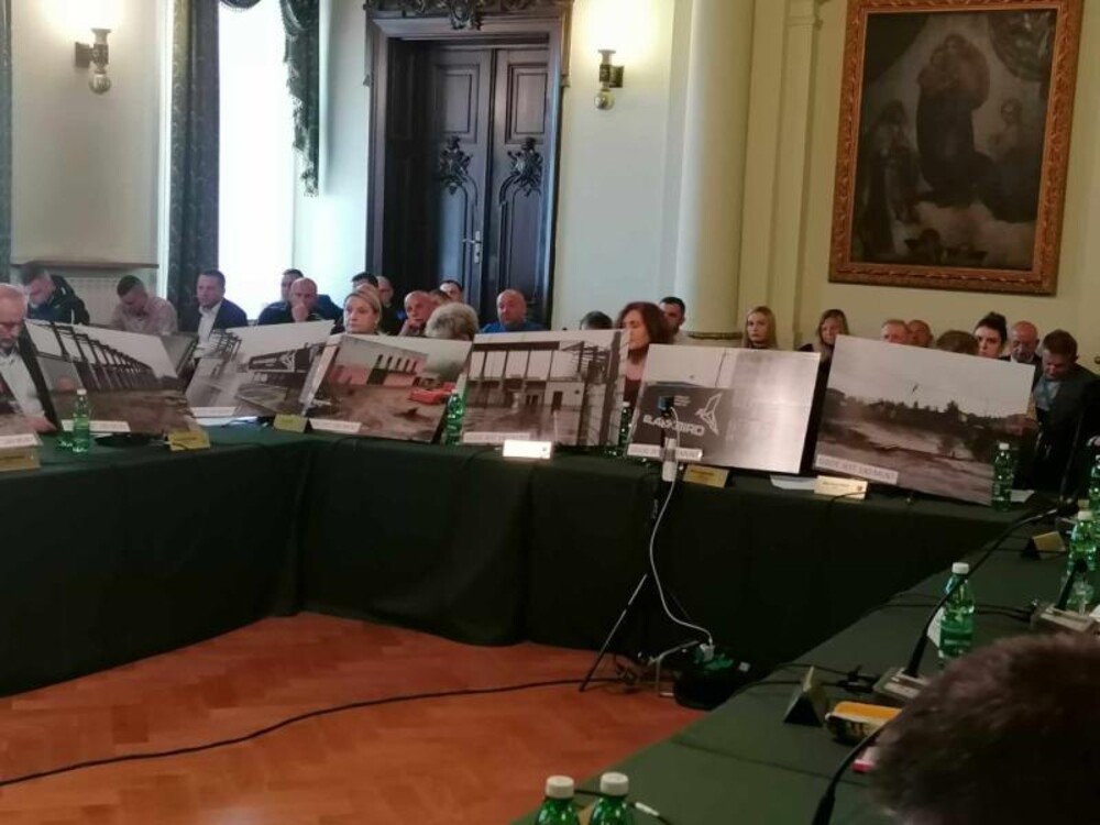 Kolejna nadzwyczajna sesja Rady Miasta o niedokończonych inwestycjach [NA ŻYWO]