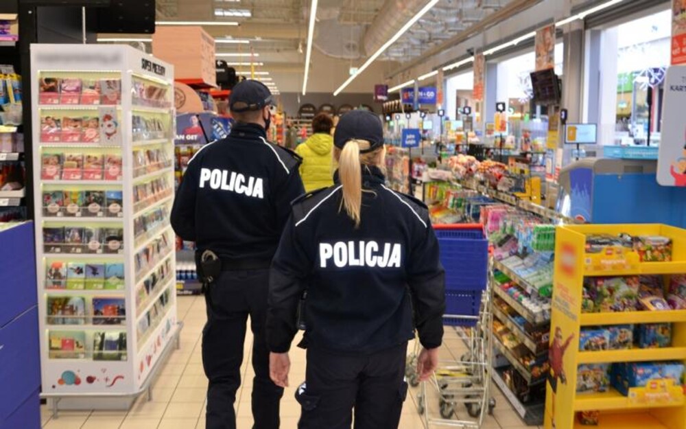 Policjanci kontrolują sklepy, restauracje, autobusy... Posypały się mandaty  