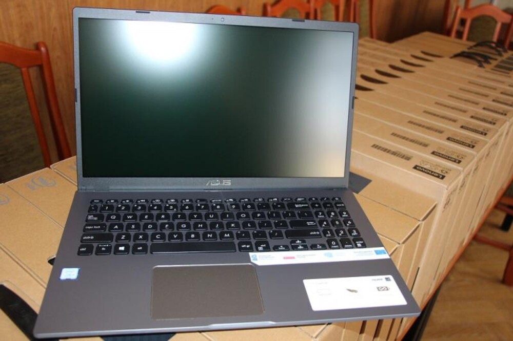Jest już 29 laptopów do zdalnej nauki dla piwniczan wykluczonych cyfrowo