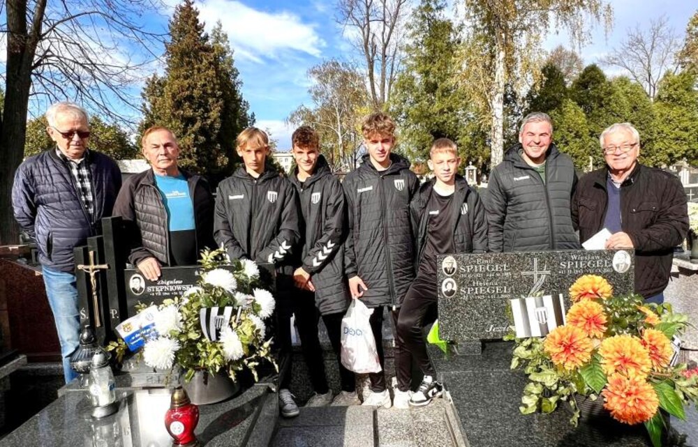 Rada Seniorów pamięta o ludziach sądeckiego sportu. Odwiedzili ponad 70 grobów [ZDJĘCIA]