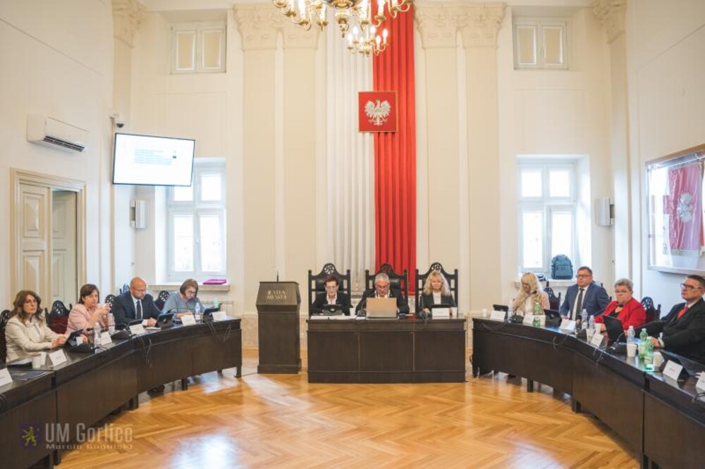 Spotkali się pierwszy raz. Radni podjęli na sesji inauguracyjnej bardzo ważne decyzja [ZDJĘCIA]