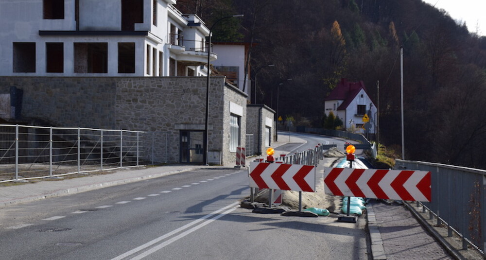 Żegiestów: na drodze wojewódzkiej nadal ograniczenie tonażu aut do 7, 5 t