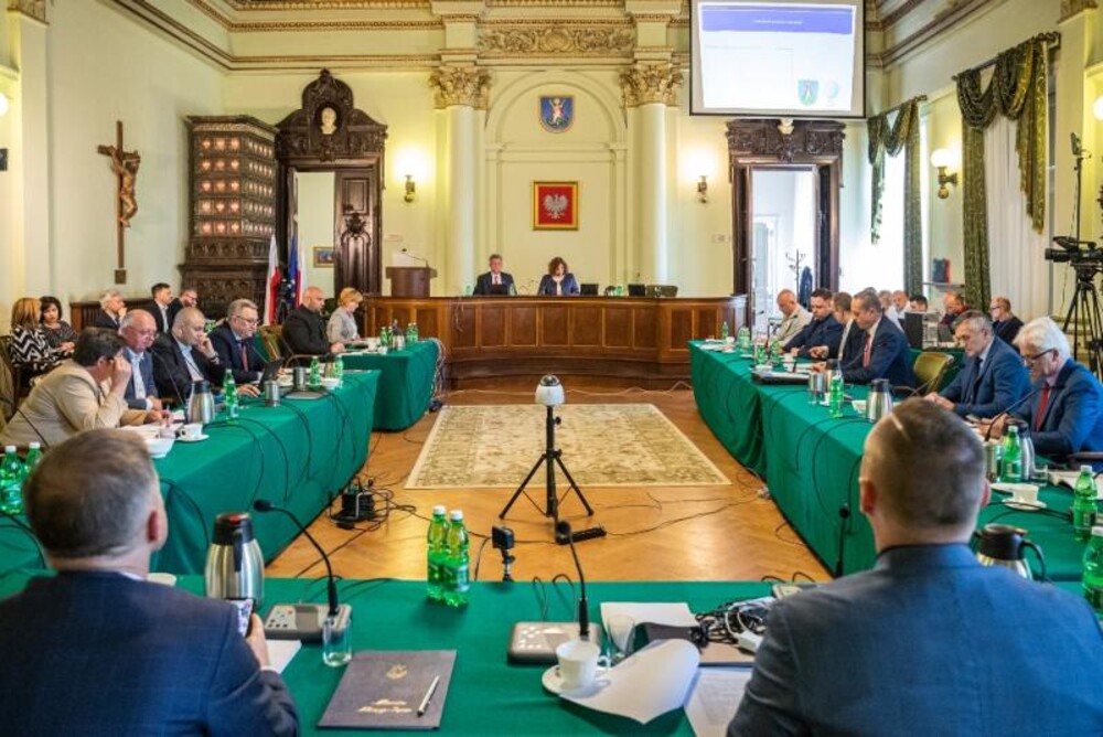 Męska dominacja w sądeckiej radzie miasta. Wiekowo mamy prawdziwą przepaść