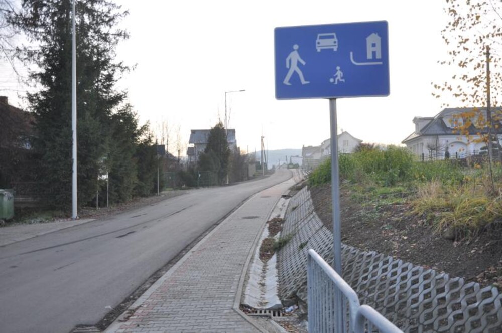 Mają nową drogę i chodnik na osiedlu. Ta inwestycja kosztowała blisko 5 milionów