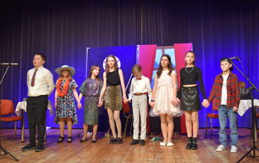 Młodzi aktorzy na scenie. Wielki przegląd teatrzyków w gminie Łososina Dolna [ZDJĘCIA]