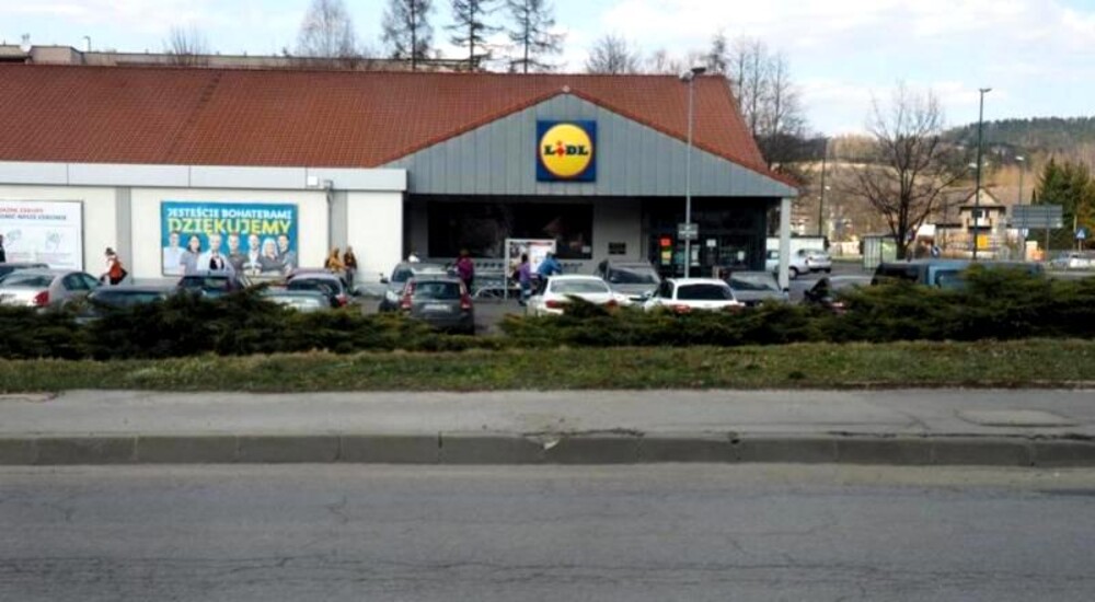 W tych burgerach jest plastik! Nie jedzcie tego produktu z Lidla