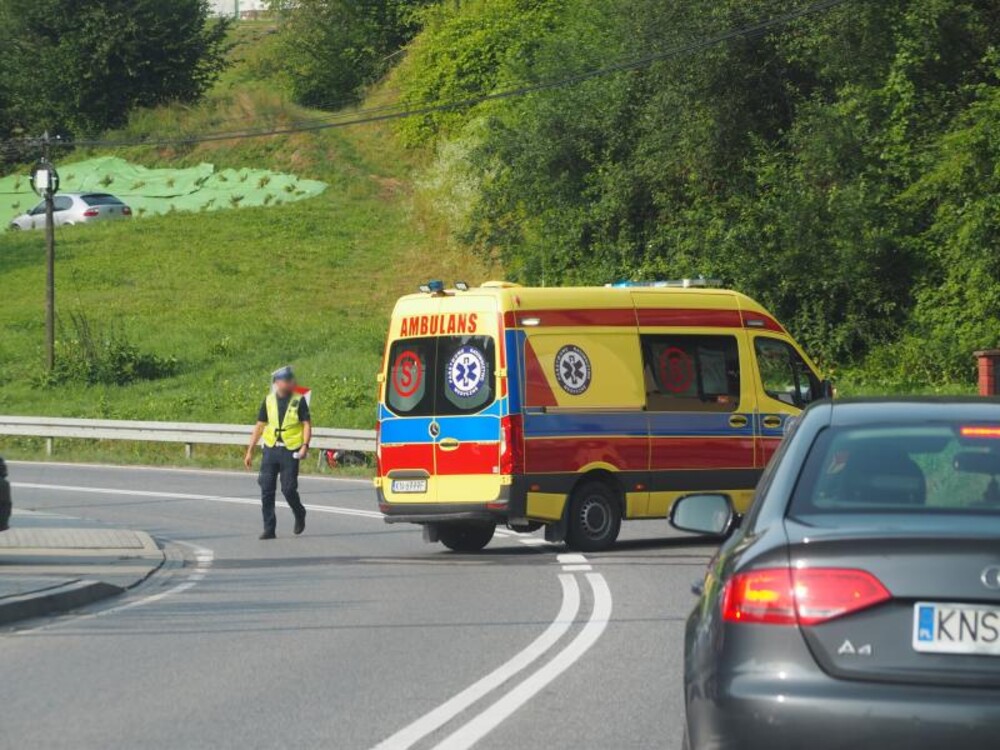 Wypadek na ul. Barskiej w Nowym Sączu. Mężczyzna trafił do szpitala