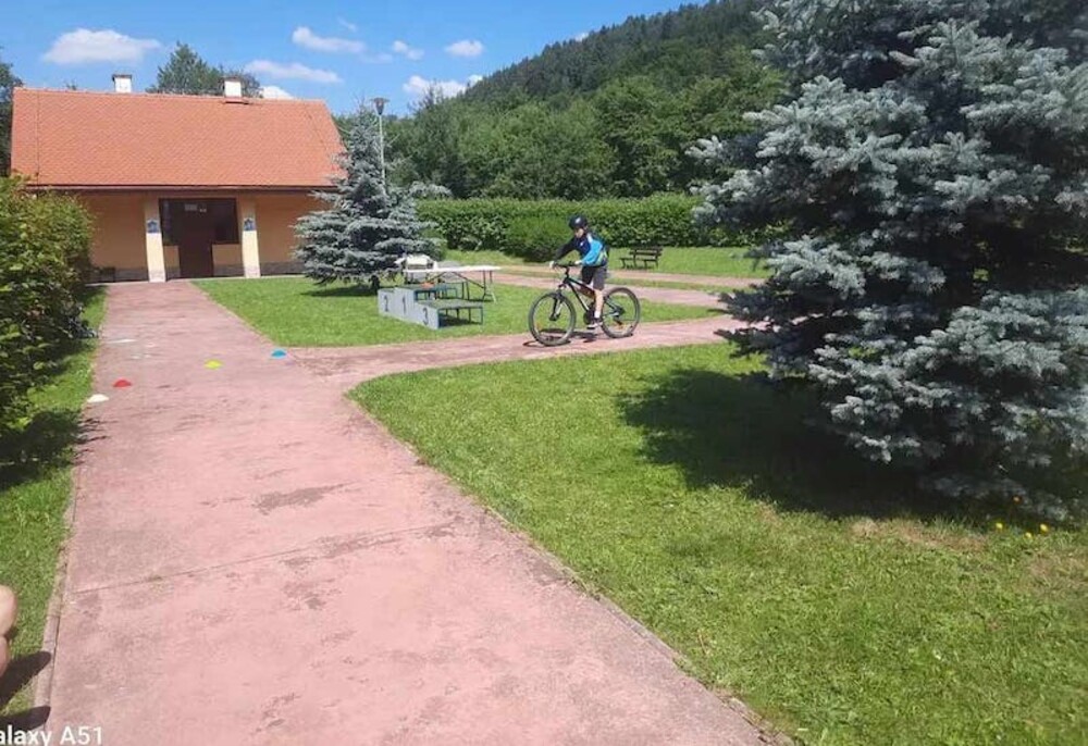 Parking na 700 miejsc zamiast zieleni na Czarnym Potoku w Krynicy? Mieszkańcy zbierają podpisy pod petycją