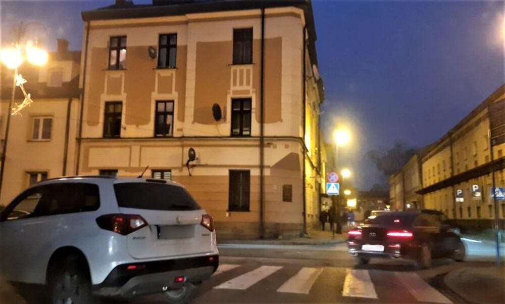 Nowy Sącz: tak się parkuje na mieście. Byle gdzie, byle stanąć [ZDJĘCIA]