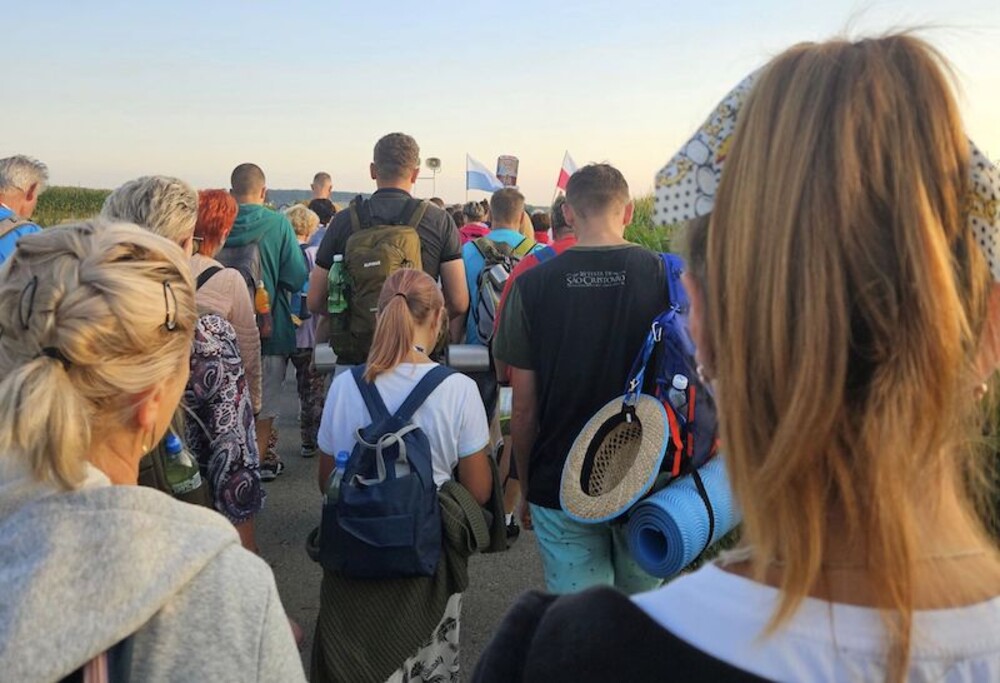 Muszyna: pątnicy coraz bliżej Jasnej Góry. Na pielgrzymce byli świadkami ślubu parze młodej