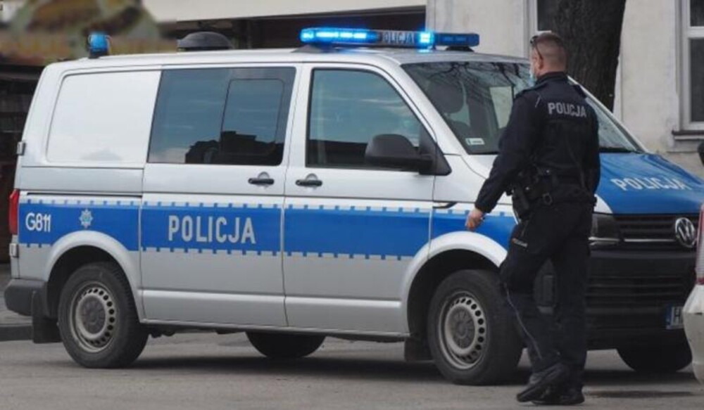 Dramatyczne sceny przed Biedronką. Mężczyzna wyjął broń i zaczął strzelać