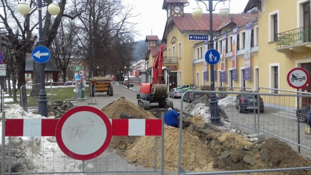 czytaj też:czytaj też:PSZOK na obecnych zasadach czy utworzenie sortowni śmieci w Krynicy Dolnej?  	„Jedni zabiegają o pieniądze, budują, a inni bezmyślnie to niszczą". O co chodzi? 