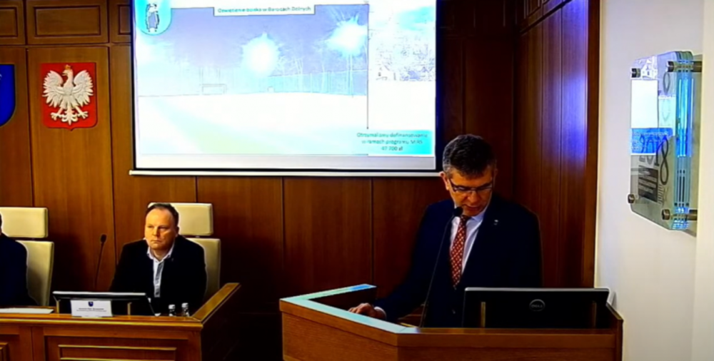 Stary Sącz ma kolejne dofinansowania. W roli głównej boisko i wóz strażacki