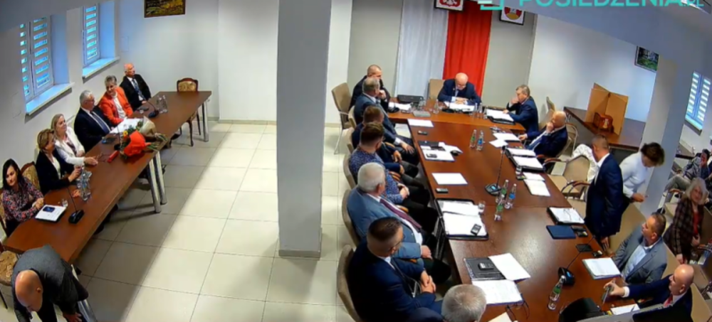 Nawojowa ma już nowego przewodniczącego rady. 14 radnych było za