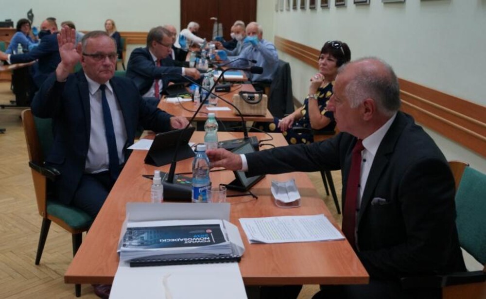 Poszło ekspresem. Jak zarząd powiatu dostał wotum zaufania i absolutorium