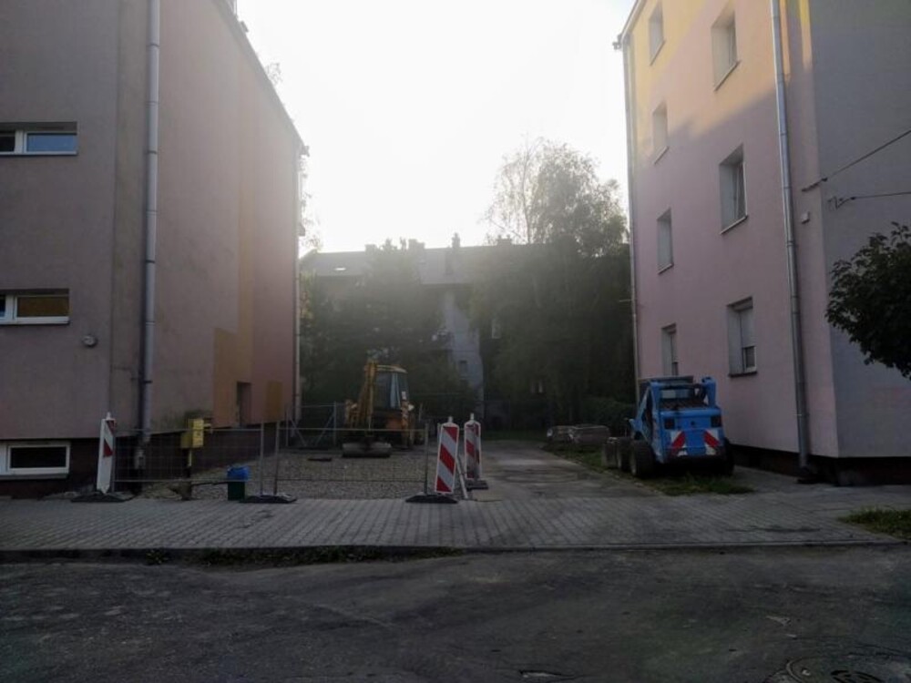 Zniknął zieleniec z Sienkiewicza. Parking jest ważniejszy od trawy