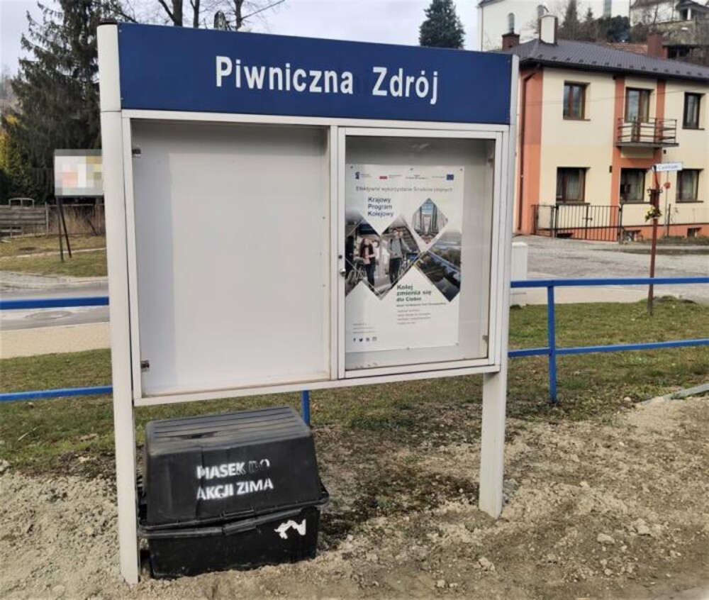 Chcieli się wyżyć? Młodzi mężczyźni zaatakowali sokistów i zdemolowali peron