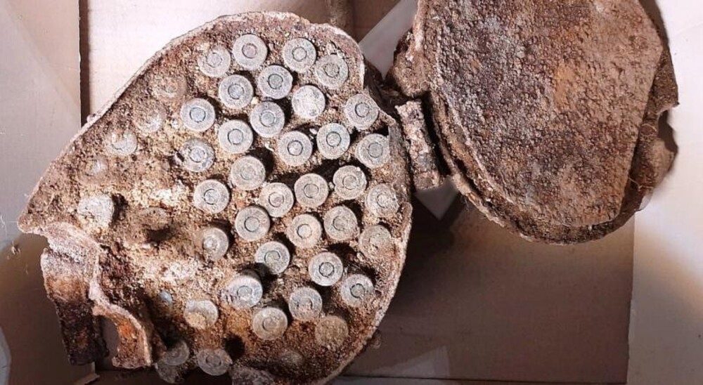 Archeolodzy wykopali naboje do karabinu maszynowego. Zabrali je saperzy 