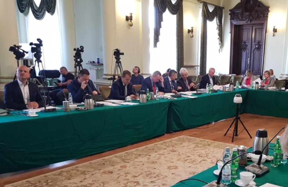 Przekraczają kolejne granice. Jak radni Nowego Sącza promują się za publiczne pieniądze