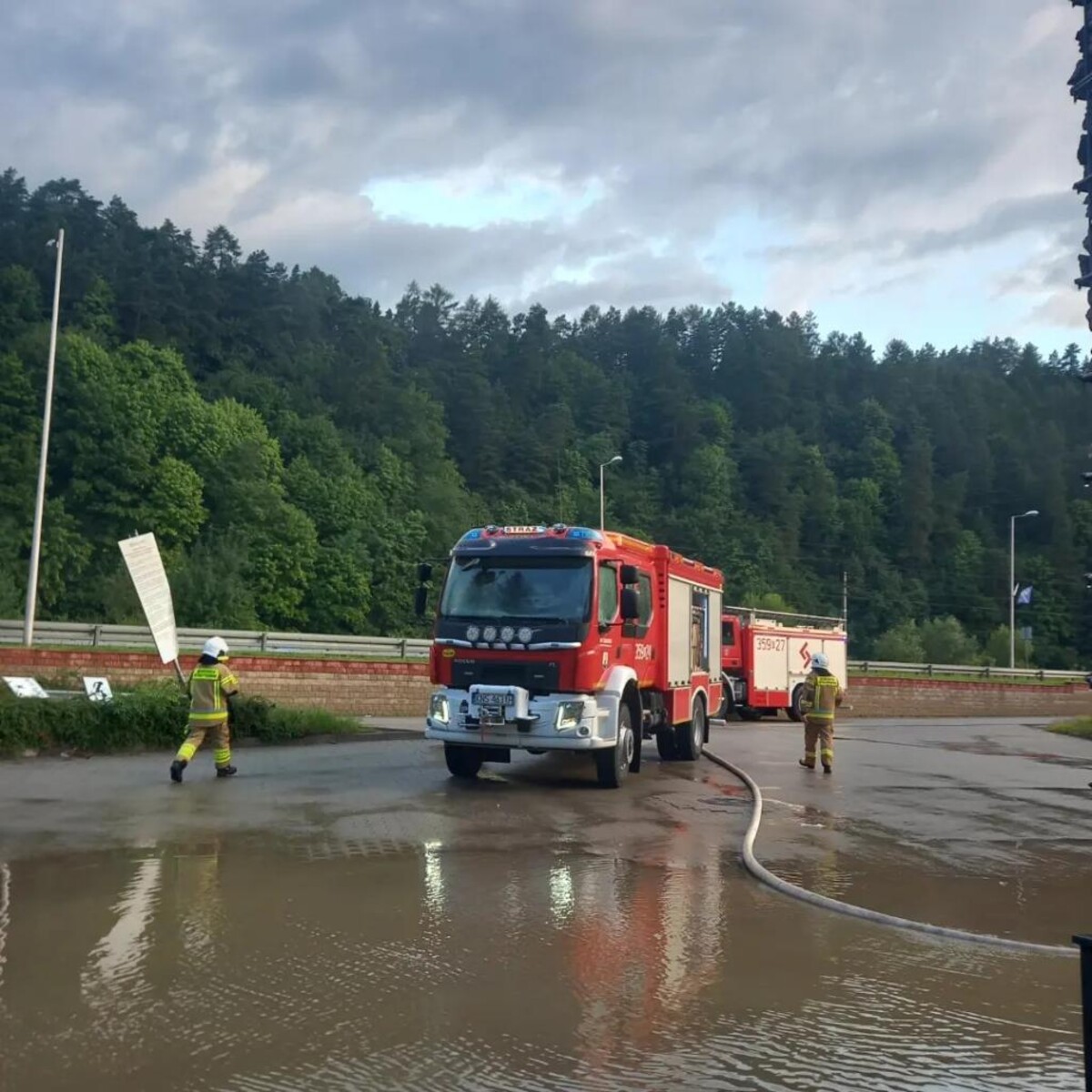 Region: potężna burza - powalone drzewa, zalane piwnice, zatkane przepusty 