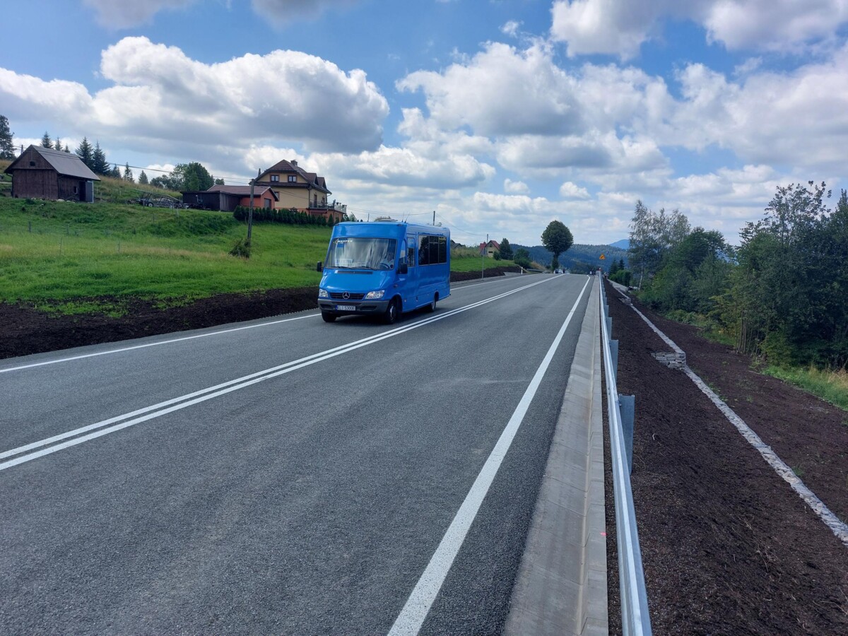 Spacer z wózkiem to walka o przetrwanie. Tak im za 20 milionów naprawili drogę 
