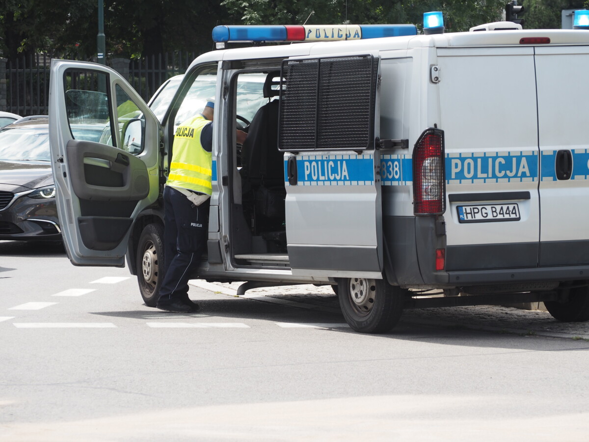 Tragiczny wypadek na drodze krajowej w Paszynie. Nie żyje 71-letnia kobieta 