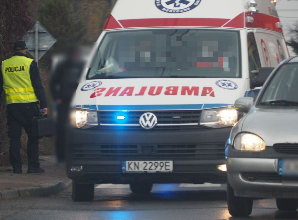 Straszny wypadek o poranku w Nowym Sączu. Lekarze walczą o życie starszej kobiety