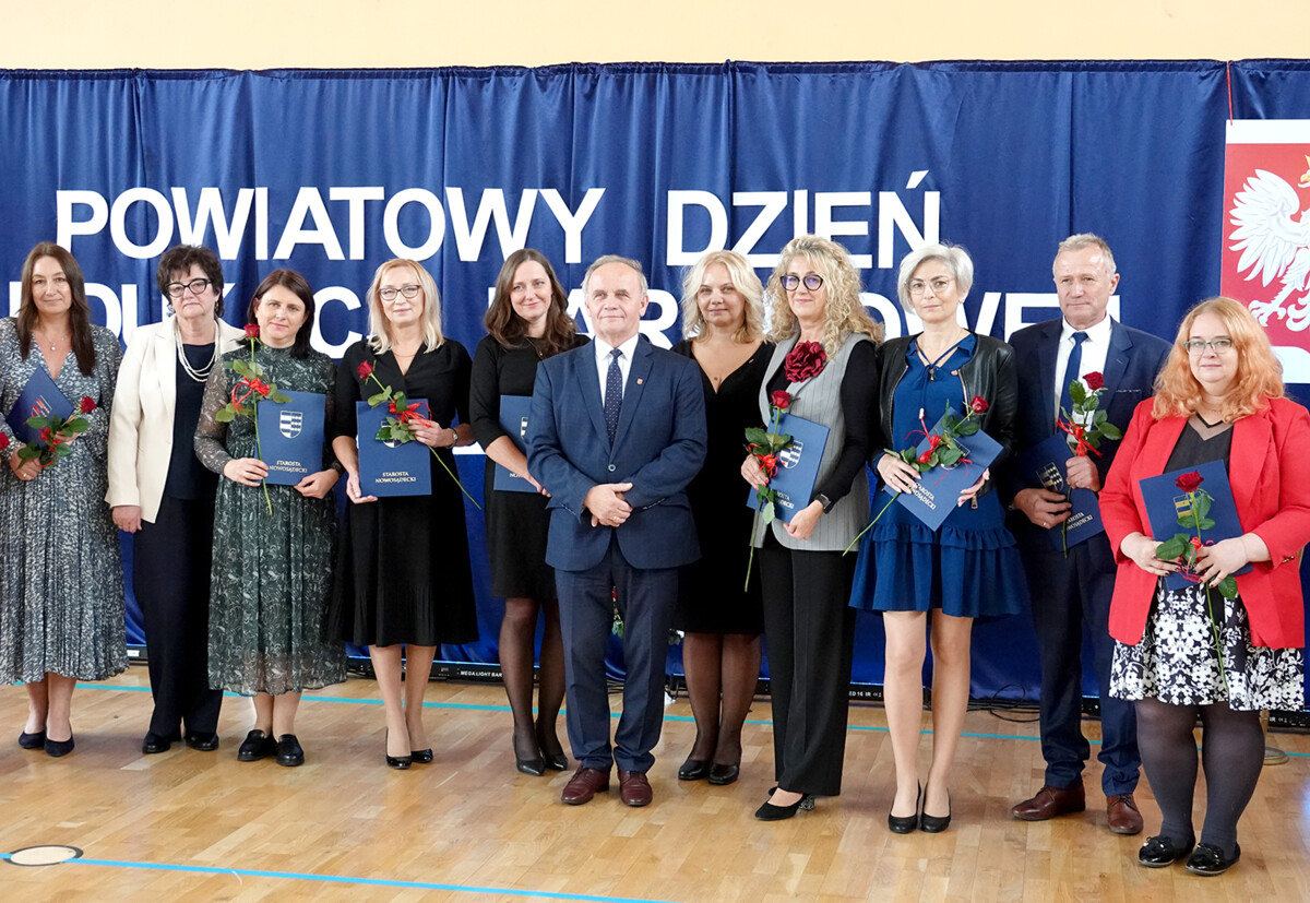 Kto jest na liście najlepszych.  Rozdali w powiecie nowosądeckim nagrody nauczycielom i dyrektorom