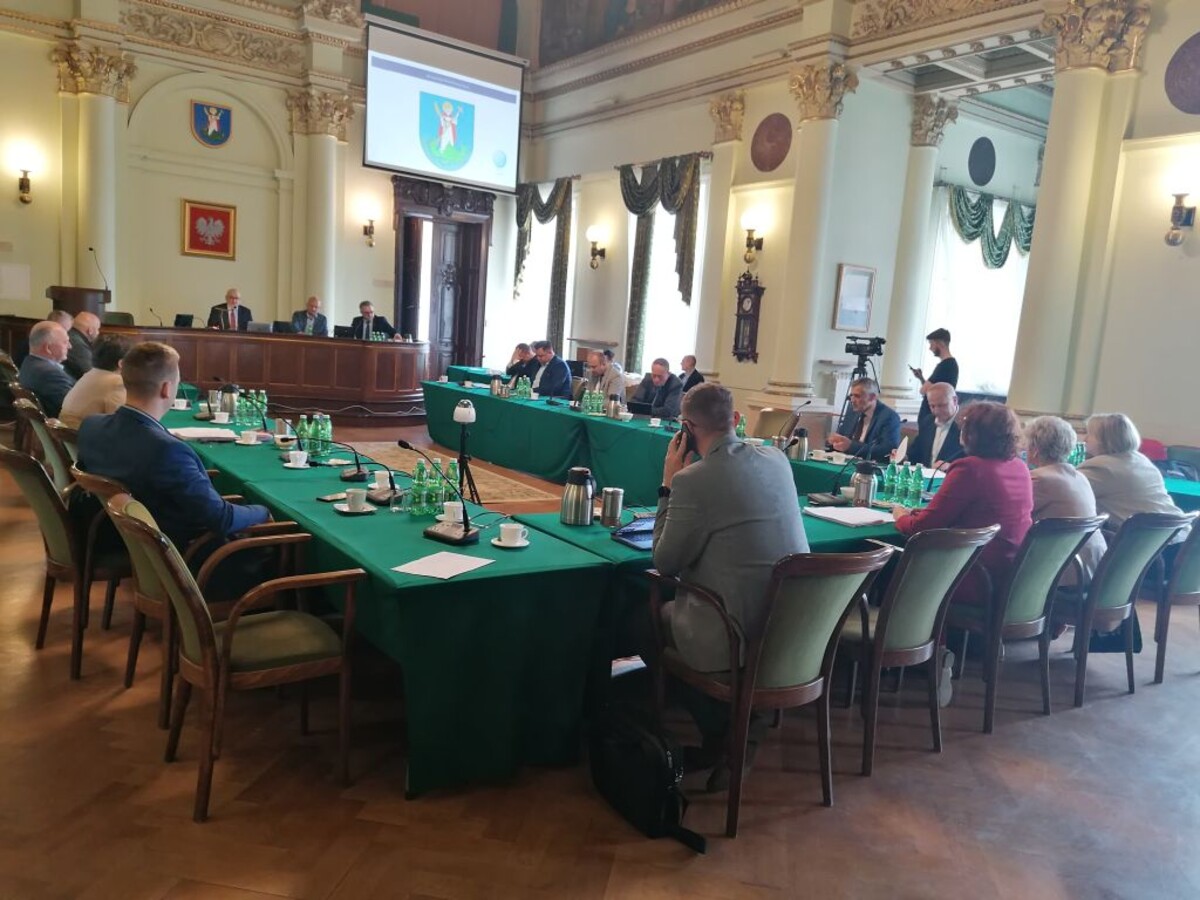 Zamieszanie w sprawie przejęcia Sandecji. Mocna wymiana zdań na sesji rady miasta
