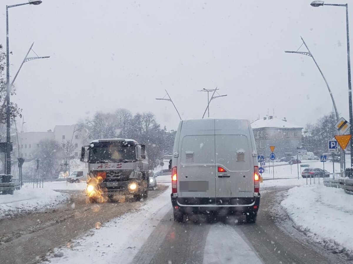 Najpierw wichury, potem  sypnie śniegiem. Pogodowe zawirowania na początek nowego roku 