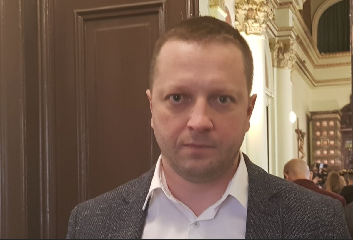 Nie milkną echa pobicia wiceprezesa Sandecji. Ośrodek “Kibice Razem” wydał oświadczenie 